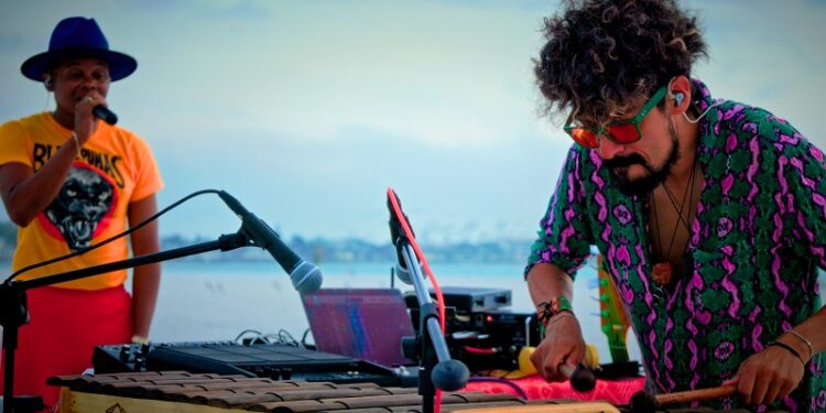 Tribal Mixtura presenta «Estallido colorido» Lido Beach Live Sessions