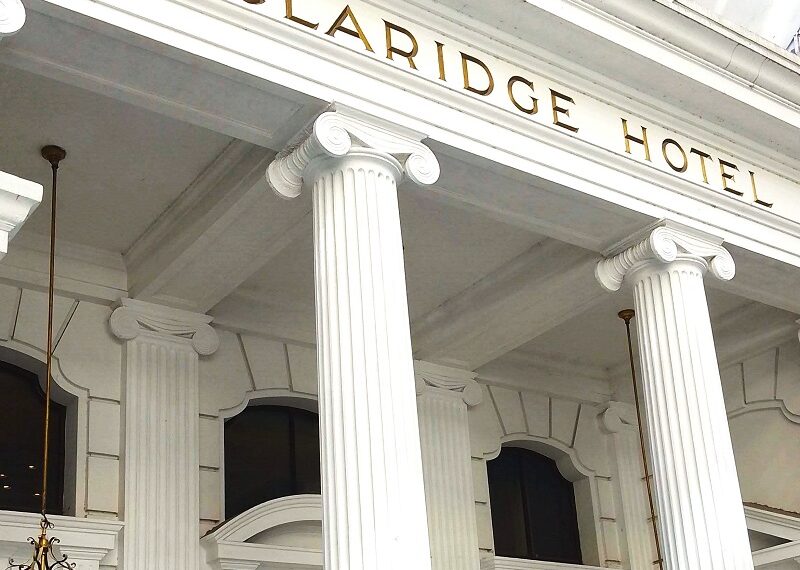 La cantante Belén Mackinlay se presenta en el emblemático Claridge’s Bar