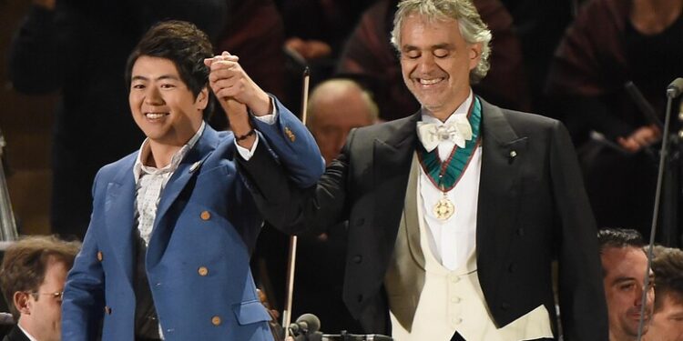 Andrea Bocelli festeja con invitados ilustres sus 30 años de carrera