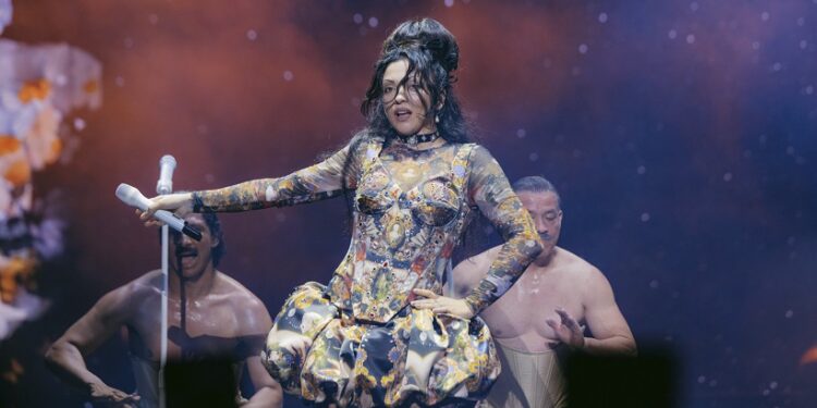 Mon Laferte continúa con su gira “Autopoiética Tour 2024”