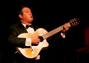 Leonardo Pastore presenta en «Las Violetas»  un homenaje al Gardel Original