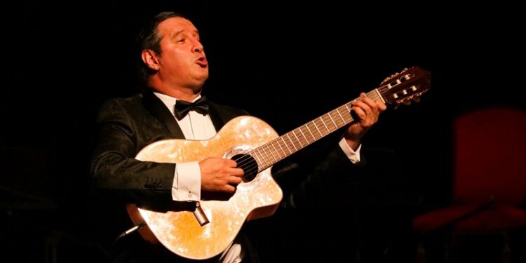 Leonardo Pastore presenta en «Las Violetas»  un homenaje al Gardel Original