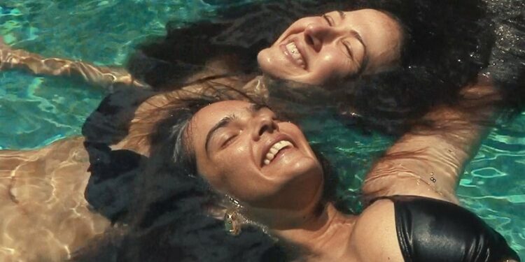 Nella y Paula Arenas reimaginan el clásico «Como la cigarra» en una nueva colaboración