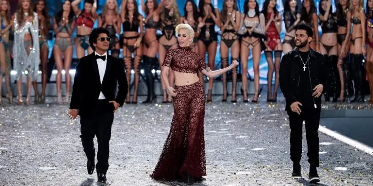 Lady Gaga quiere morir con una sonrisa junto a Bruno Mars en su nuevo sencillo