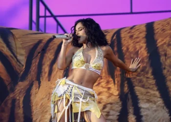 Brian May y Becky G aparecen por sorpresa en Coachella