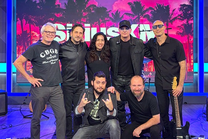 Aviónica brilla en sesión en vivo para Siriusxm y presenta video en vivo de “Cochabamba”
