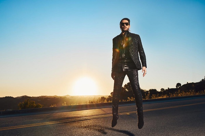 Beto Cuevas le da nueva vida a su sonido con “¡Respira!”