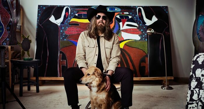 Tom Wilson (Tehoháhake) lanza el nuevo video «We Live In Dreams», coescrito con Tanya Talaga