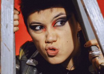 Feura lanza «Lose Your Head», un audaz debut de un artista de Rock Queer BIPOC que ya no pide permiso