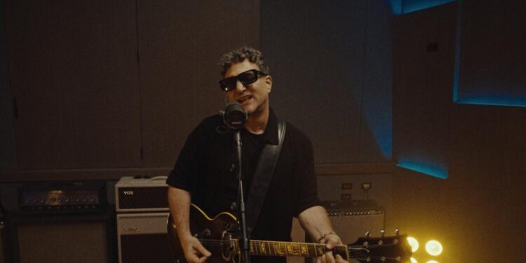 Jeffry Fischman graba “Alejándome de Ti”, su primer lanzamiento como solista