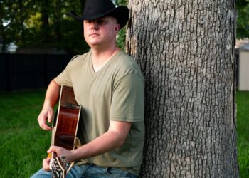 Christopher James hoy presenta «Shotgun County Pawn and Gun»