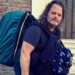 Bobbo Byrnes rememora más de 25 años de giras con sus memorias y el álbum que las acompaña, ‘Too Many Miles’