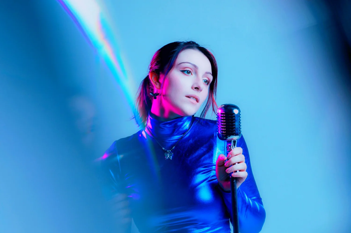 Maiah Wynne anuncia su nuevo álbum ‘Into the Waves’