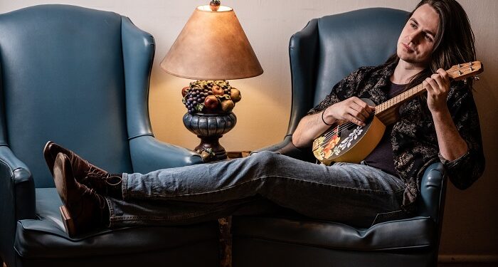 El cantautor Stephen Ingram lanza «Sour Candy» presenta primer sencillo de su próximo álbum «Silly Things»