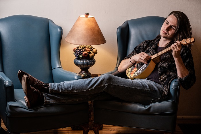 El cantautor Stephen Ingram lanza «Sour Candy» presenta primer sencillo de su próximo álbum «Silly Things»