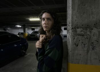 ESSPI, transforma sus inicios en éxito con su nuevo álbum ‘FAUXstalgia’, encabezado por el sencillo «Retrograde».
