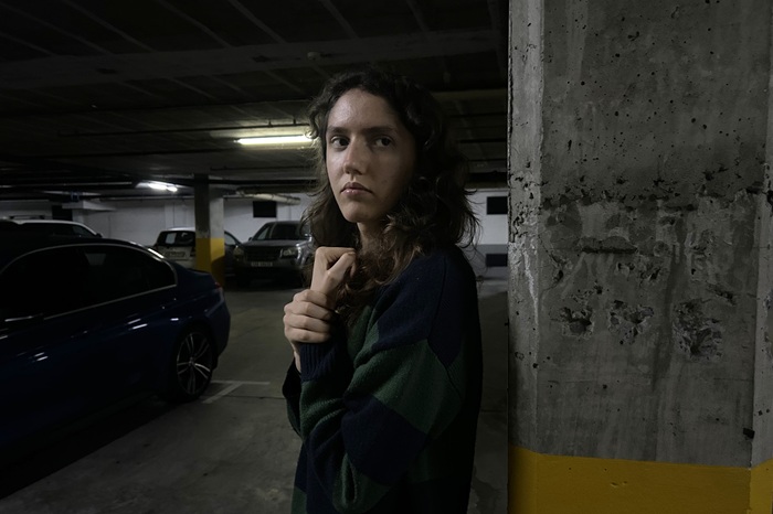 ESSPI, transforma sus inicios en éxito con su nuevo álbum ‘FAUXstalgia’, encabezado por el sencillo «Retrograde».
