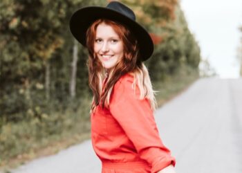 La artista canadiense de folk Irish Millie lanza su nuevo álbum ‘Can You See Me?’